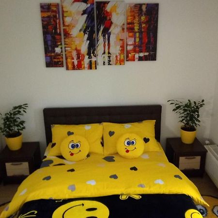 Positive Smile Studio Apartment In The Colorful Comfort Town Residental Complex. Kt-06. Kiew Exterior foto